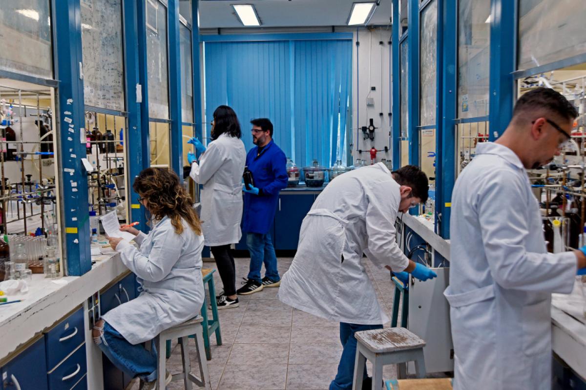 O processo de desenvolvimento de um novo fármaco é longo e composto por diversas etapas