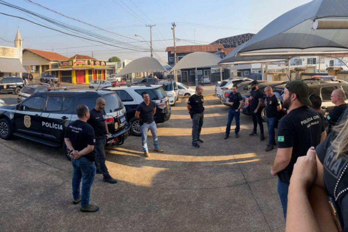 Operação policial ocorreu simultaneamente em três cidades