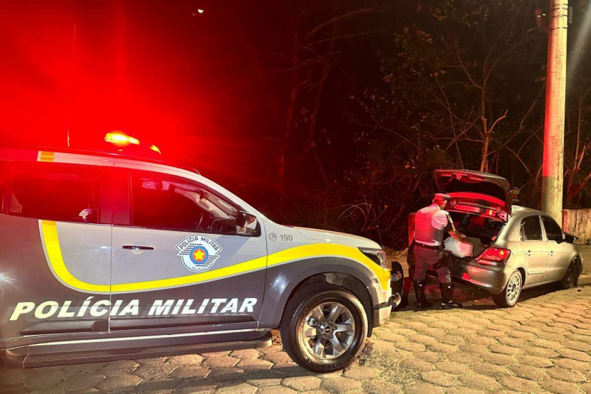 Cocaína estava no porta-malas do Gol