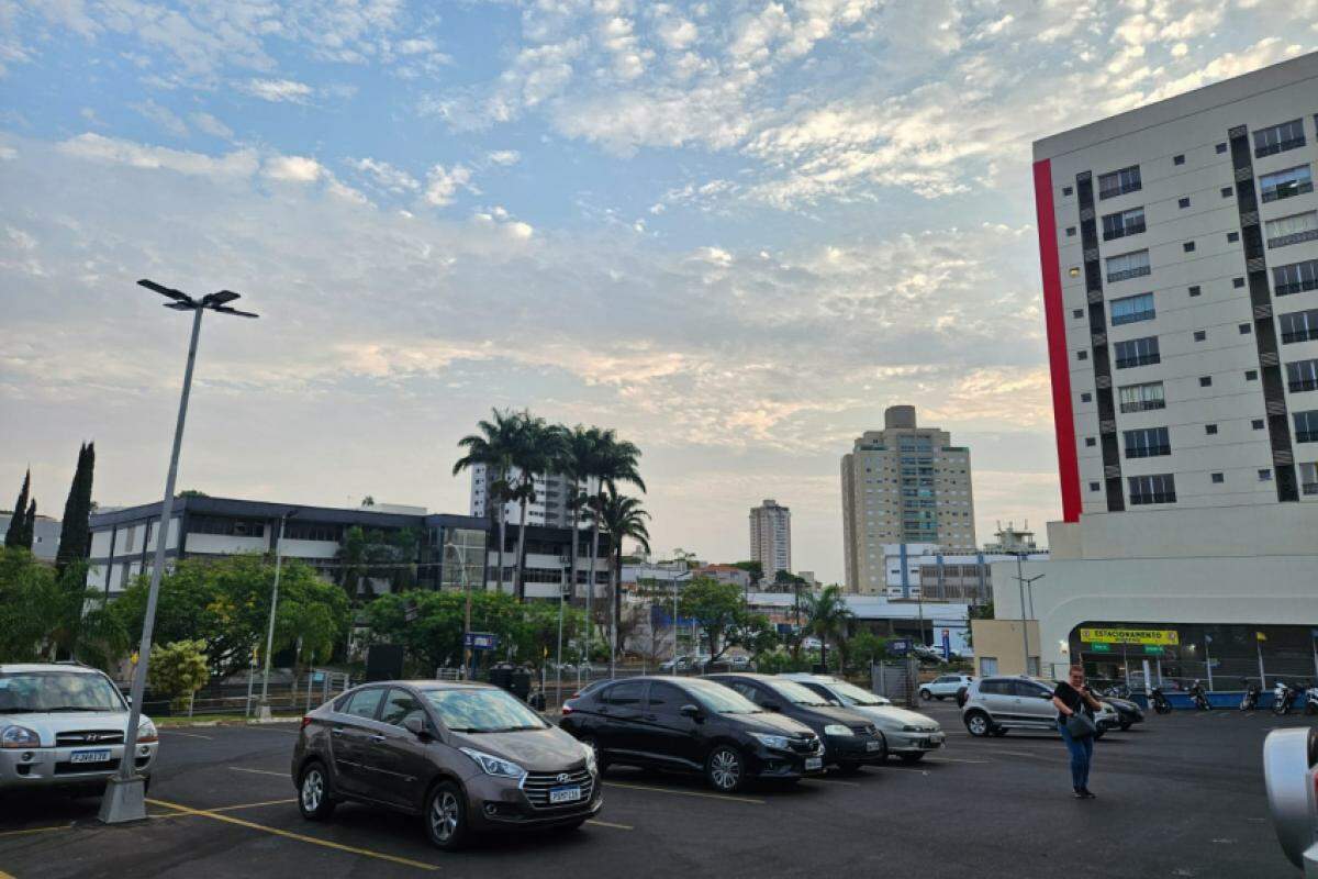 Céu visto do Complexo Hidromar, em Franca, nesta segunda-feira, 16