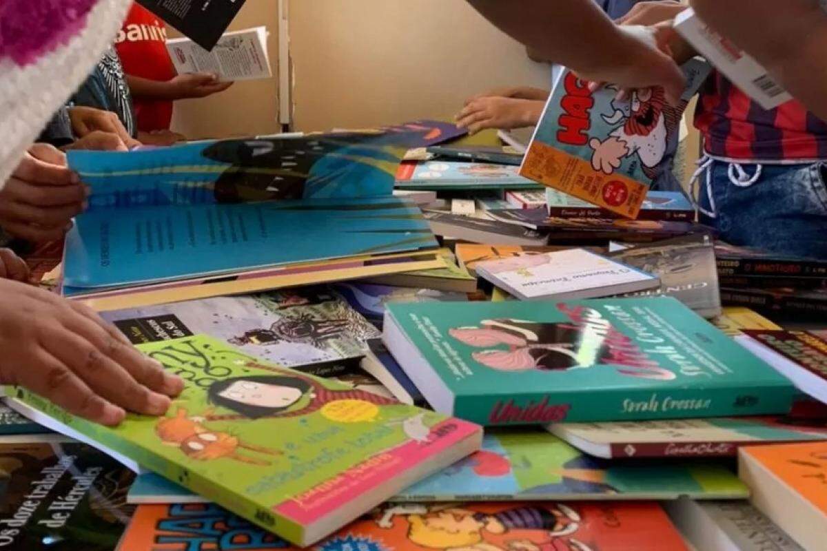Projeto 'Nossa Biblioteca' tem entrega de livros em São José
