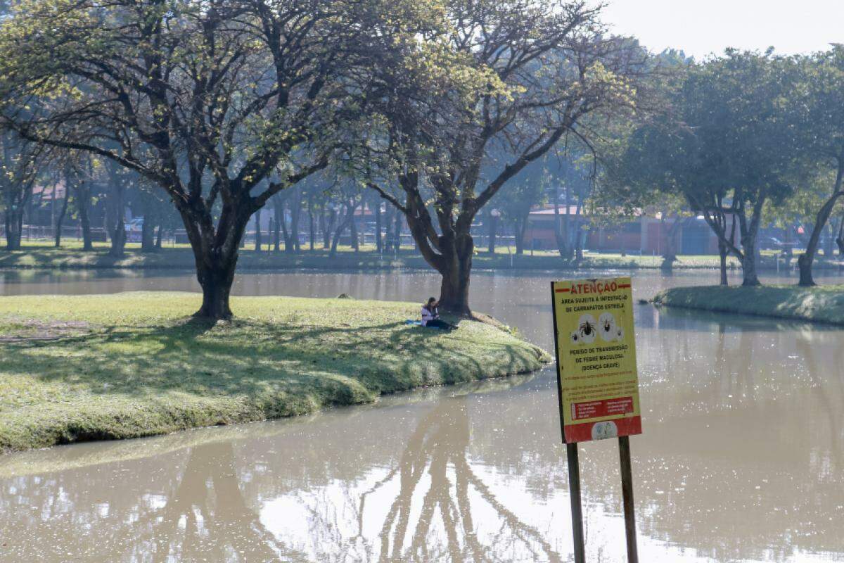 Prefeitura identifica com placas áreas de risco para o carrapato estrela vetor da Febre Maculosa