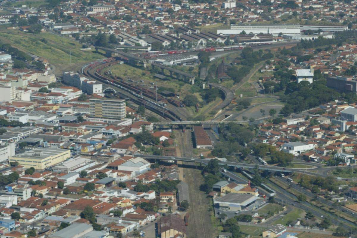 Vista aérea da região da Vila Falcão em Bauru, cidade onde oito candidatos disputam prefeitura 