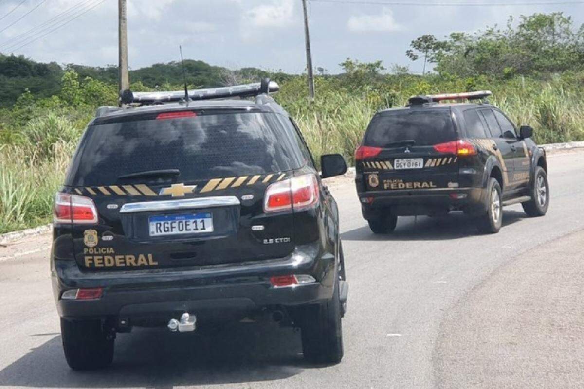 Viaturas da PF na operação