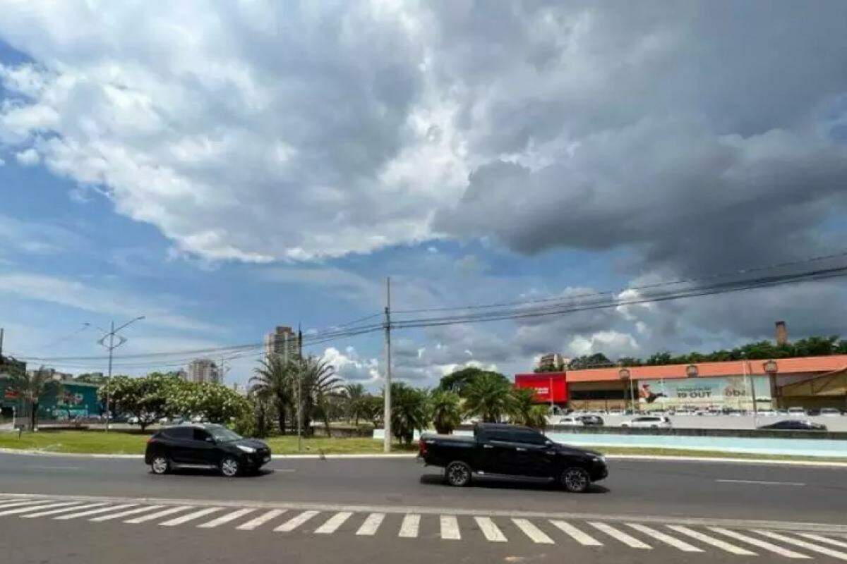 Fortes pancadas de chuva e ventos previstos causam preocupação em órgãos de defesa