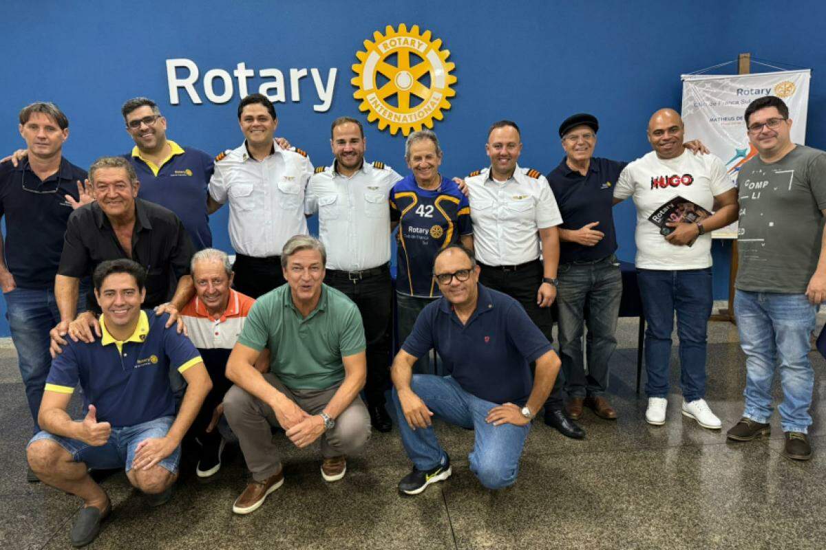 Membros do Rotary e da futura escola de aviação de Franca