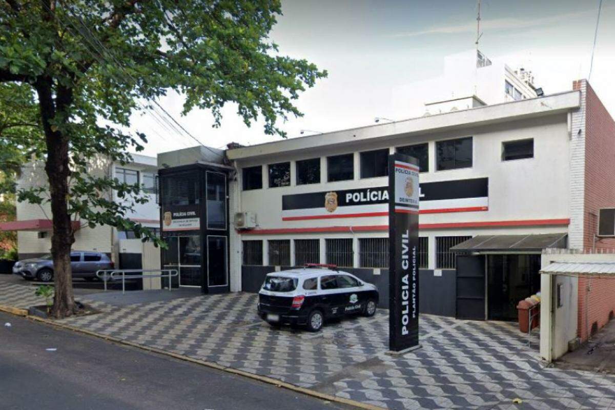 Homem foi levado ao plantão da Polícia Civil, onde ficou à disposição da Justiça