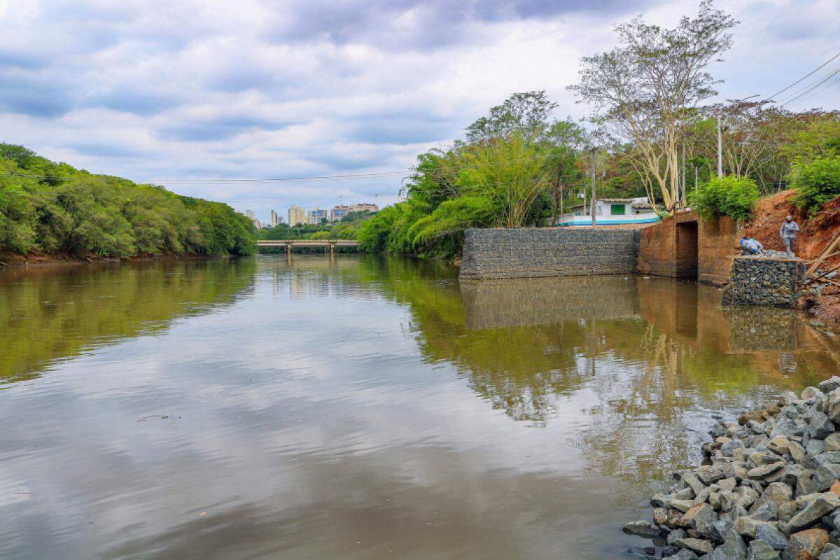 Serviços contemplaram a retirada de banco de sedimentos do rio Piracicaba