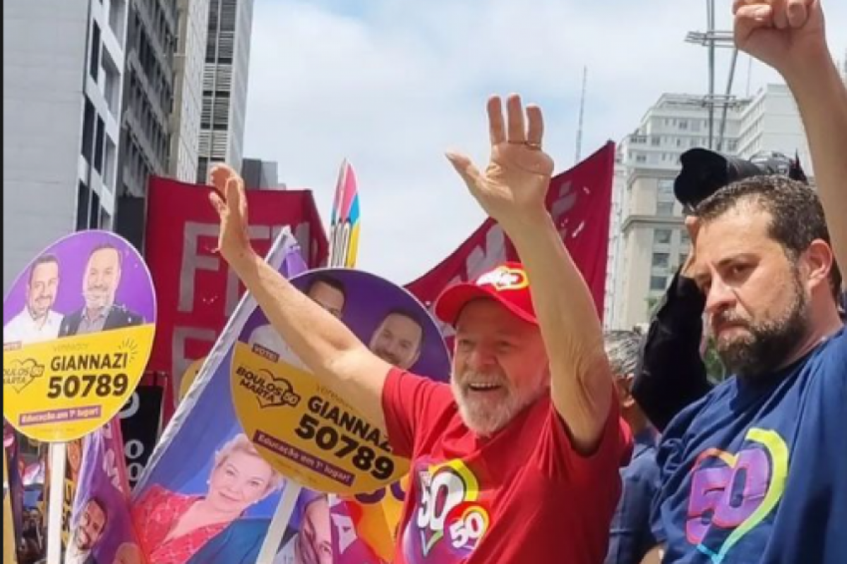  Guilherme Boulos (PSOL)  fez caminhada com o presidente Lula (PT) na avenida Paulista