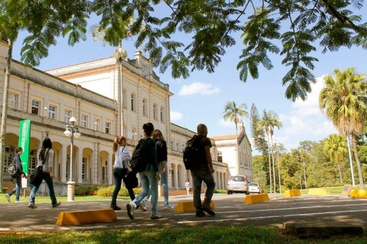 Prédio central da Escola Superior de Agricultura Luiz de Queiroz no campus da USP 