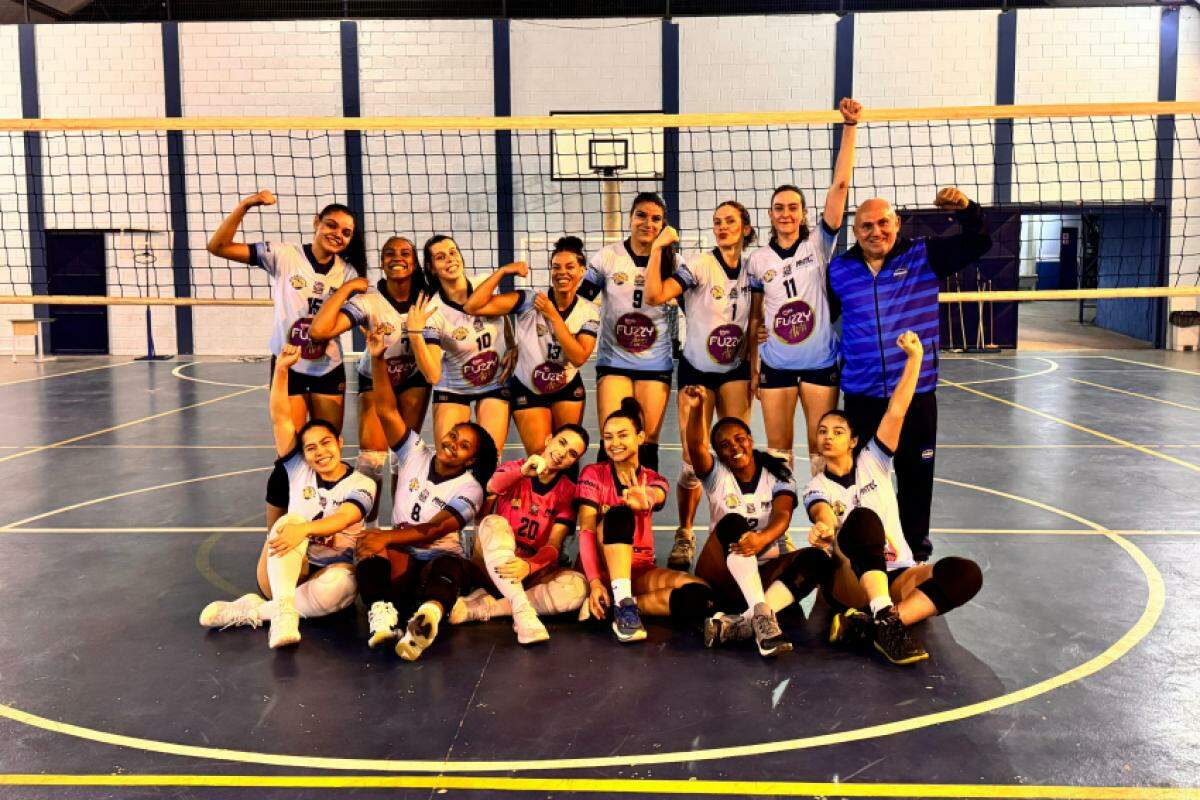 A equipe de vôlei feminino sub-21 de Jundiaí venceu o clássico contra Sorocaba por 3 a 0