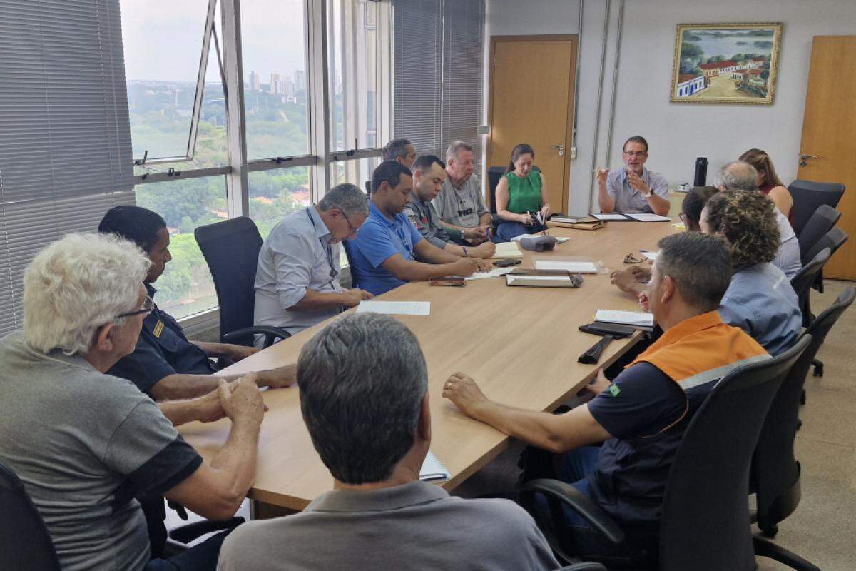 Prefeito Luciano Almeida reuniu força-tarefa para alinhar trabalhos por conta do período de chuvas