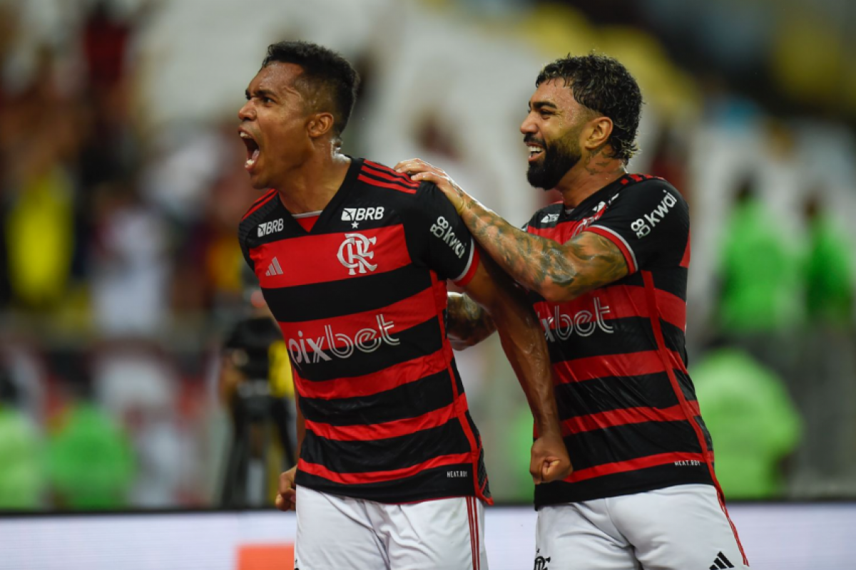 Flamengo vence Corinthians e sai na frente na semifinal da Copa do Brasil