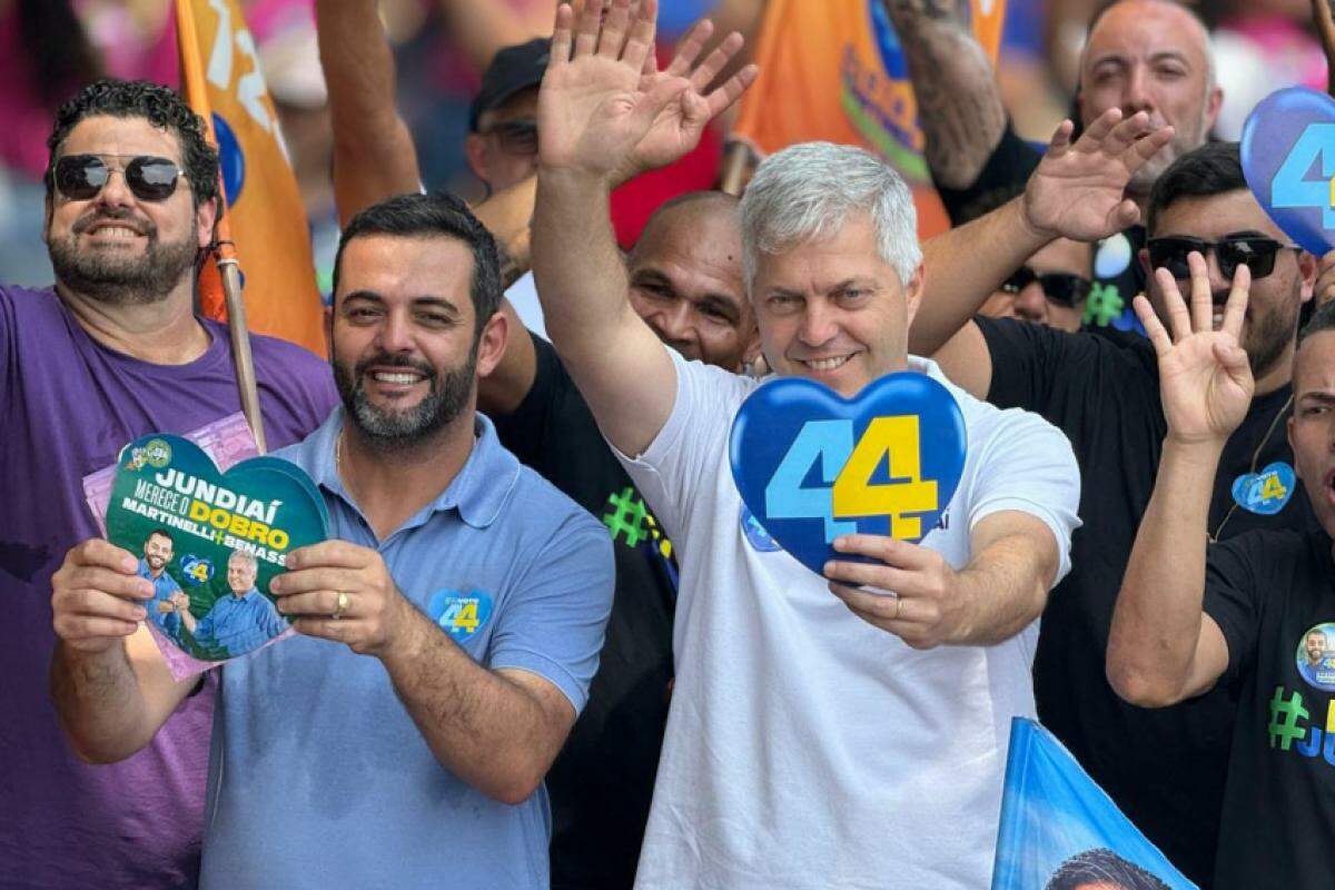 Gustavo Martinelli e Ricardo Benassi em caminhada pelos bairros