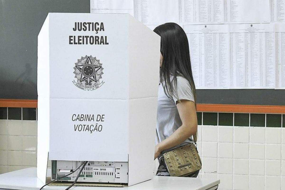 Brasileiros vão às urnas neste domingo