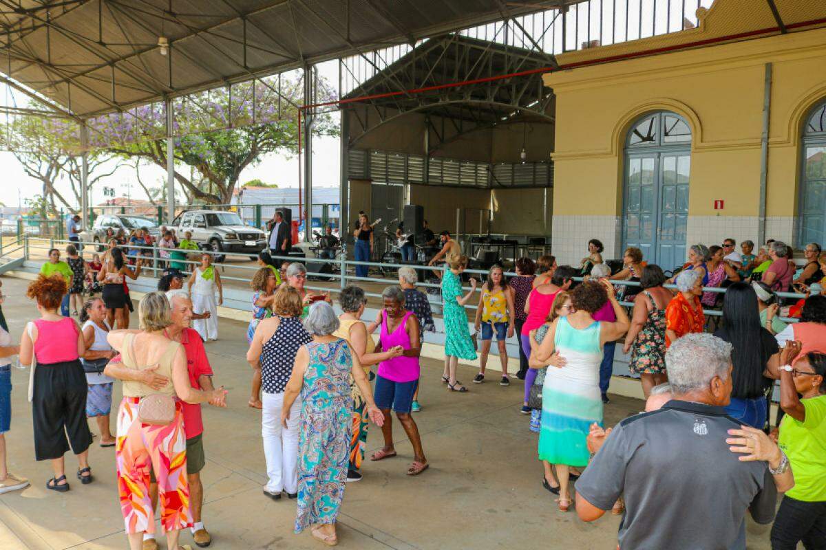 O objetivo da ação é dar oportunidade de socialização, fortalecimento de vínculos, incentivo às práticas de atividades físicas