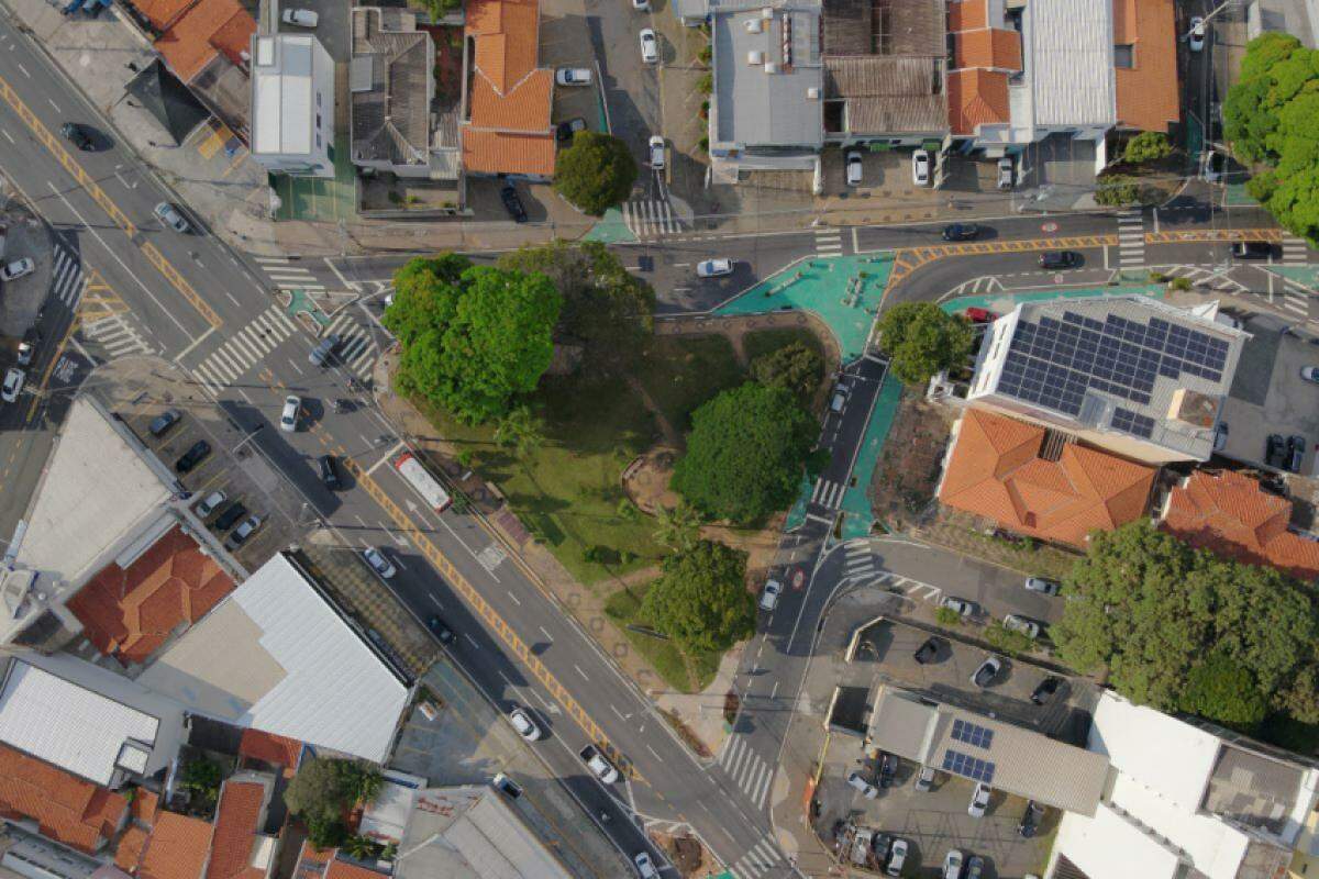 Interdição ocorre no sentido Centro-bairro, logo após o cruzamento com a Rua Delphino Cintra.
