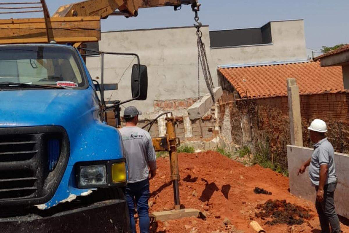 Terreno ainda está sendo preparado para a construção da nova casa dos irmãos deficientes