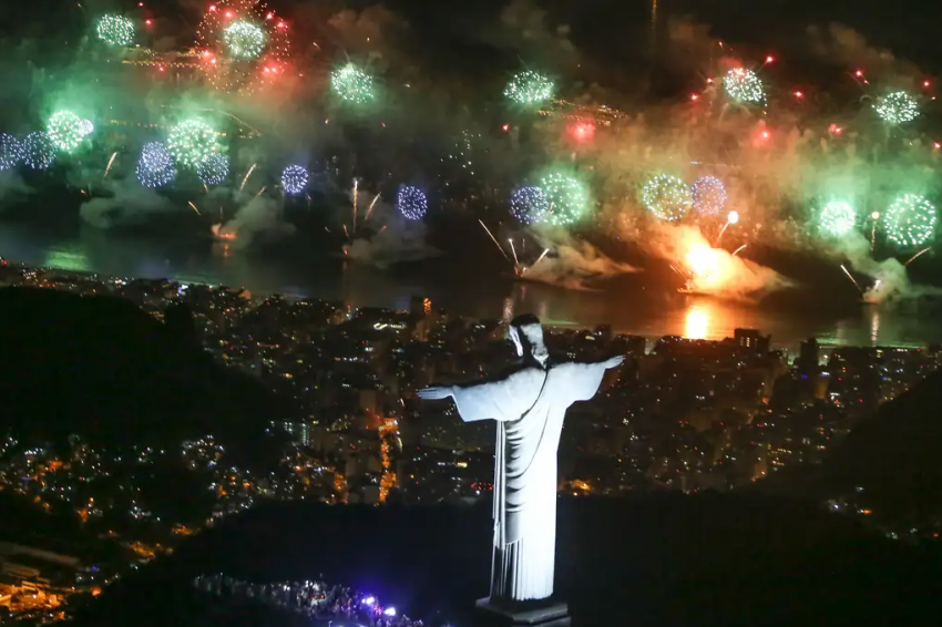 Caetano Veloso, Maria Bethânia, Anitta e Ivete Sangalo são as principais atrações confirmadas na festa da virada