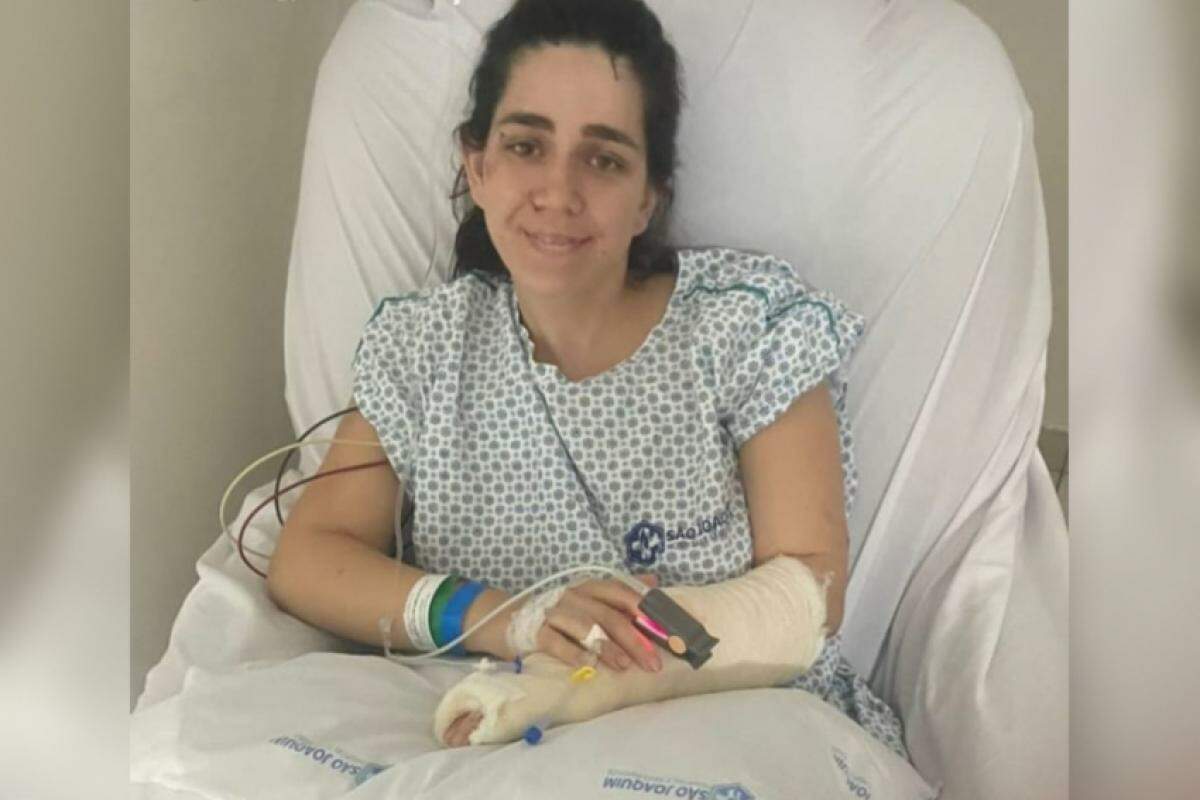 Arquiteta Amanda Ramazini passa por cirurgia de reconstrução após ataque do ex-marido; procedimento é seguro para ela e para o bebê