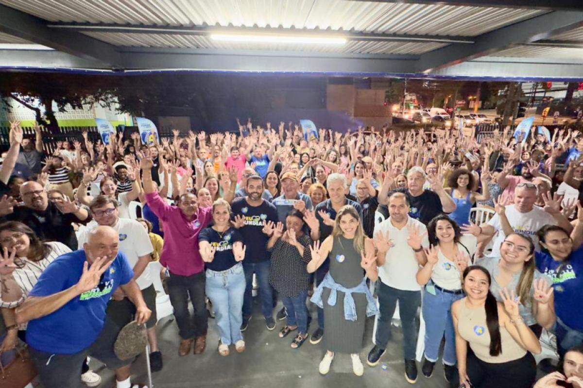 Centenas de pessoas estiveram no evento, que aconteceu na noite de quinta-feira