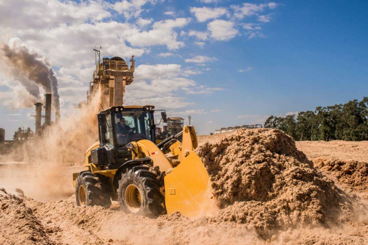 Por meio de tecnologias na cabine e também vestíveis, os operadores têm segurança