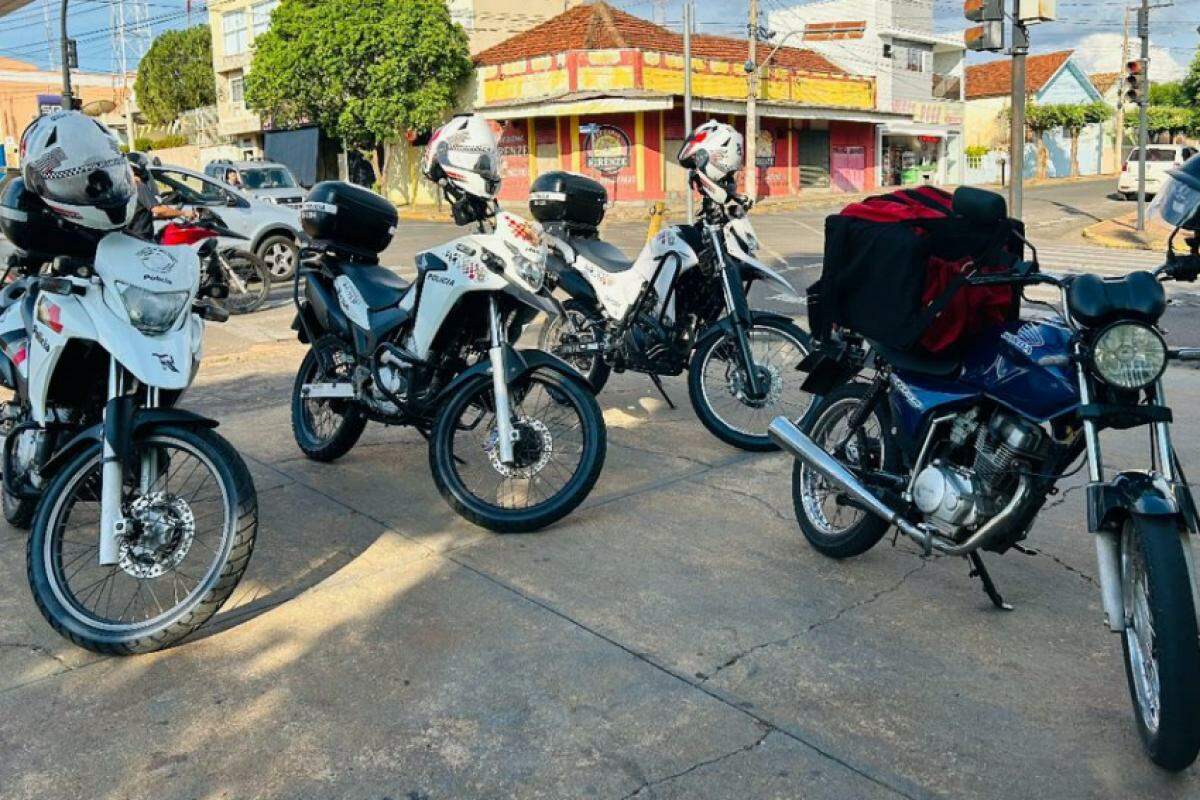 A motocicleta foi removida ao pátio por falta de documentação