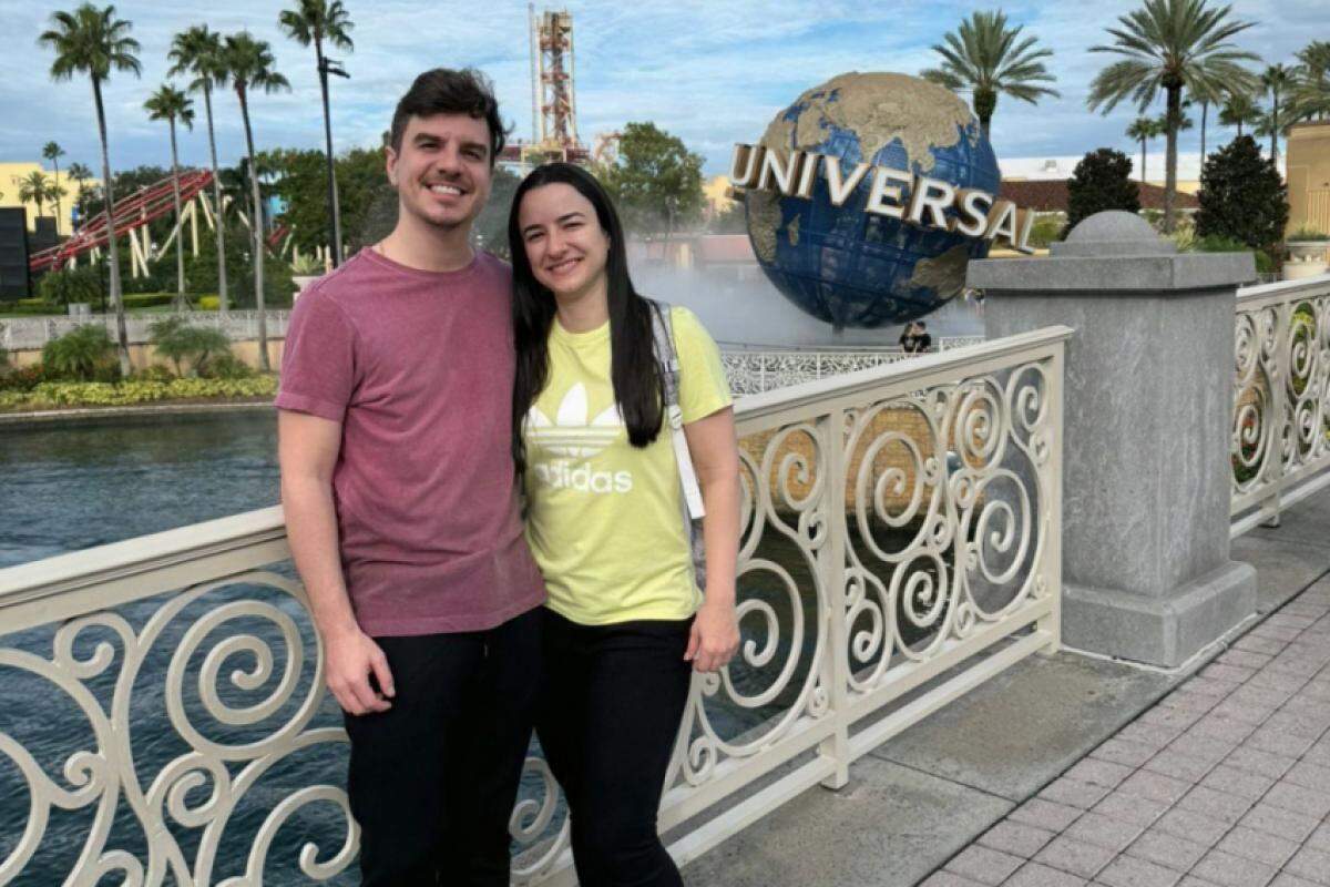 Rodrigo e Fernanda no Parque da Universal Studios, em Orlando, antes de fechar devido à aproximação do furacão 