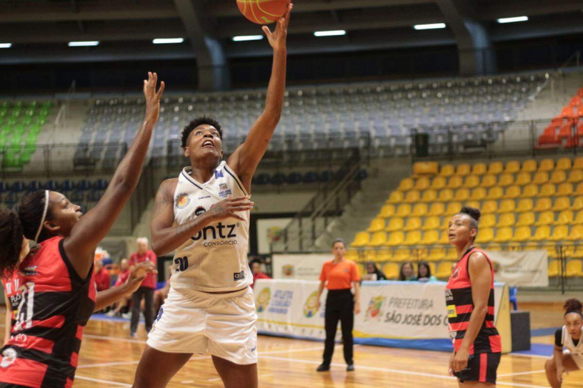 Lance do jogo entre São José e Ituano, na noite desta quinta