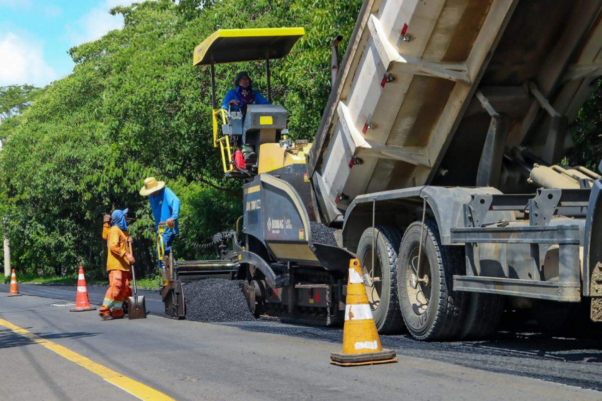 Serviços integram o pacote de recape que vai beneficiar cerca de 258 km da malha viária urbana com novo pavimento