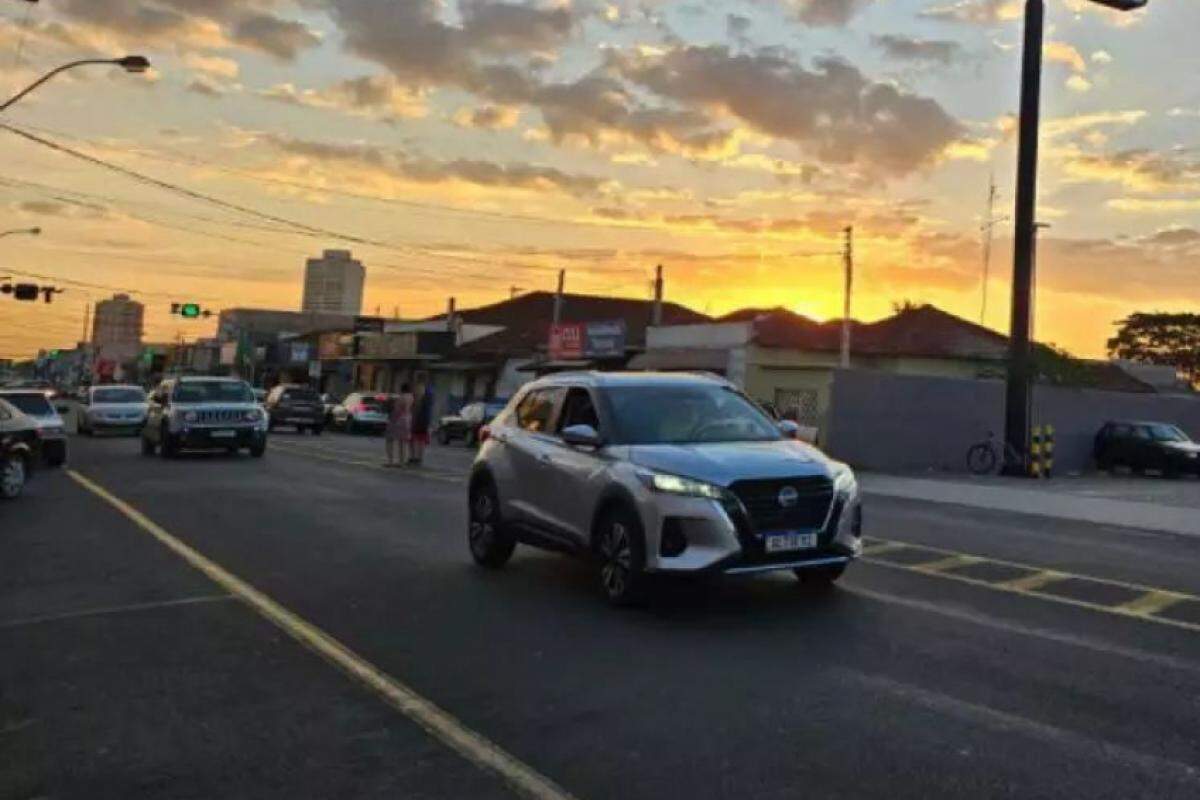 Avenida Brasil, uma das principais avenidas de Franca, concentra comércios diversificados