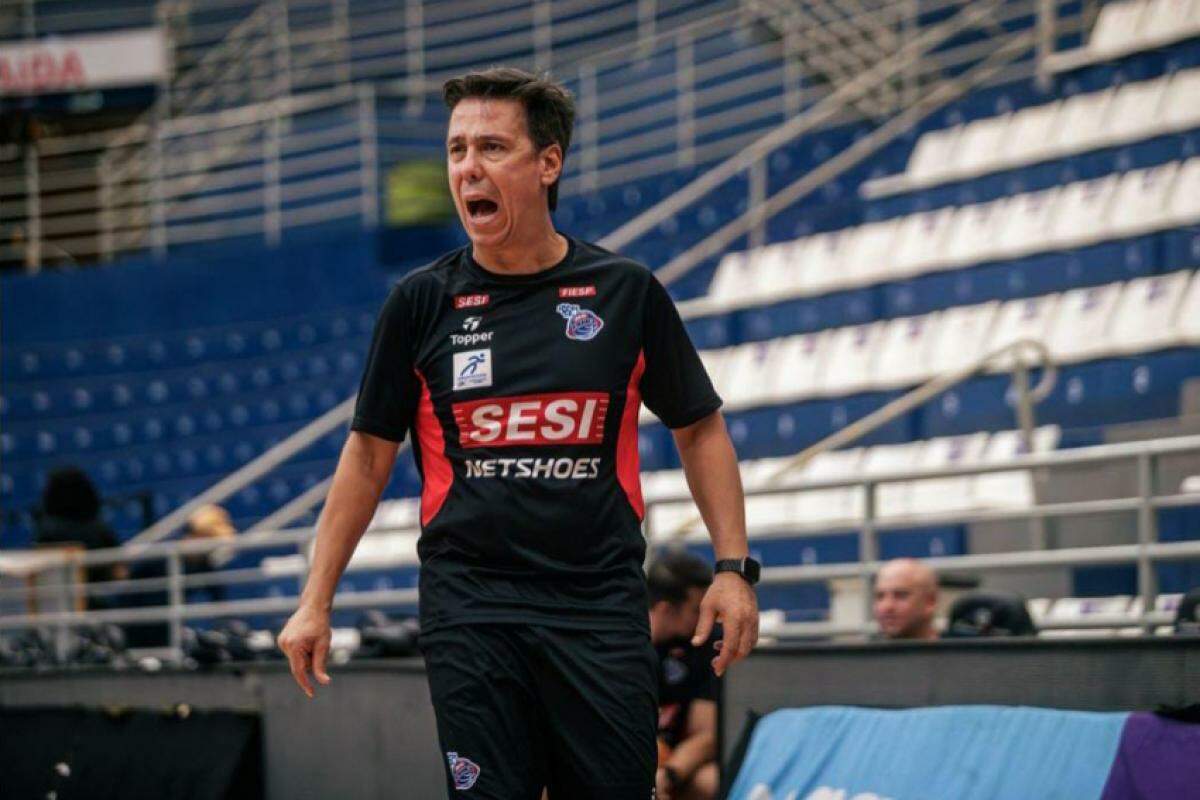 Helinho durante treino: time joga em São Paulo nesta quinta