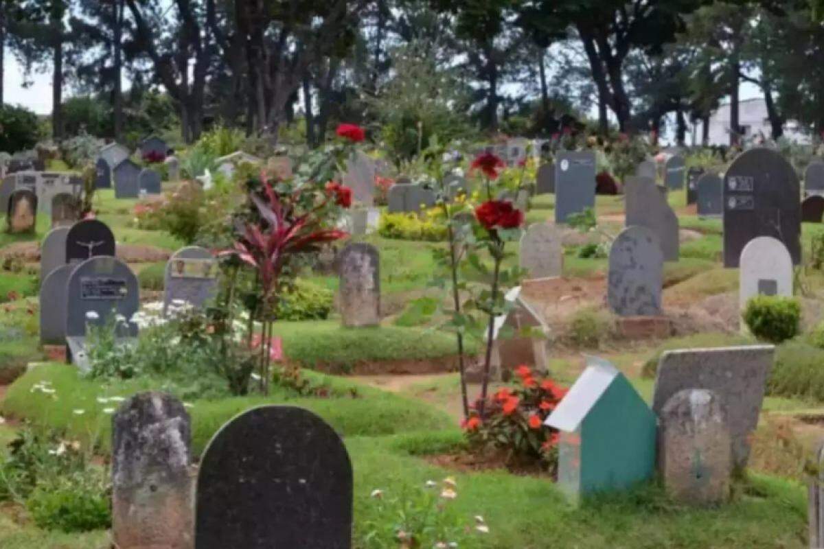 Túmulos do Cemitério Santo Agostinho, em Franca