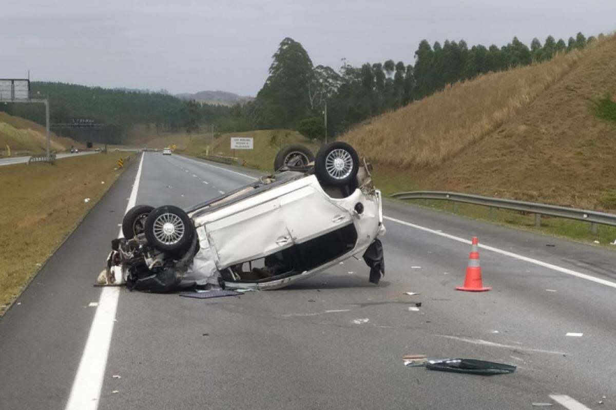 O acidente ocorreu no km 91, próximo ao pedágio, no sentido Jacareí