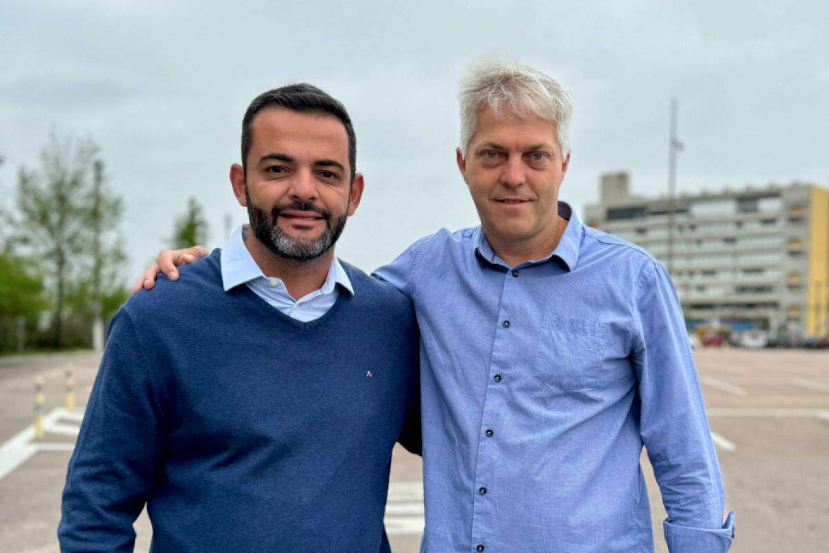 Gustavo Martinelli e o vice, Ricardo Benassi, em frente ao Paço Municipal de Jundiaí