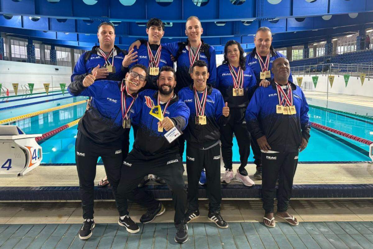 Equipe de natação  no Centro de Treinamento Paralímpico Brasileiro (CTP)