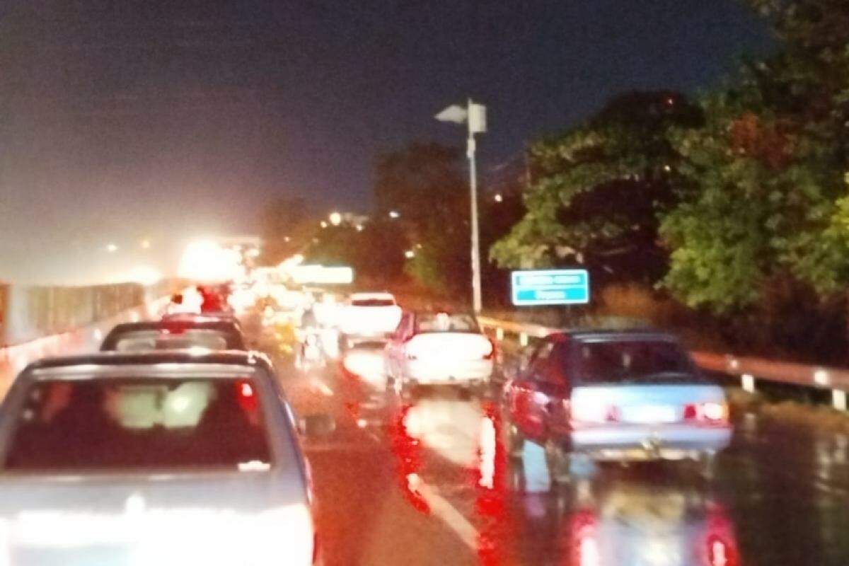 Rodovia Cândido Portinari, próximo à ponte do Jardim Guanabara em Franca na noite desta sexta-feira, 18