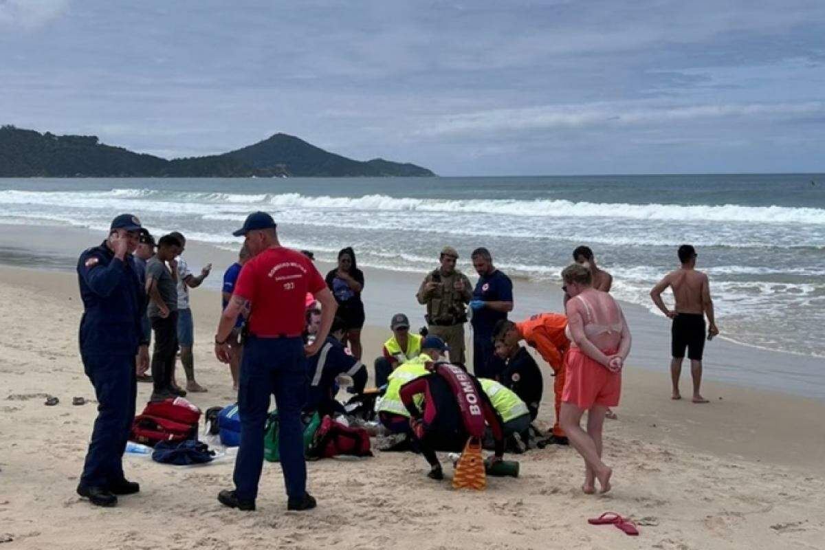 Pai e um filho se afogaram na praia do Mariscal, em Bombinhas (SC)