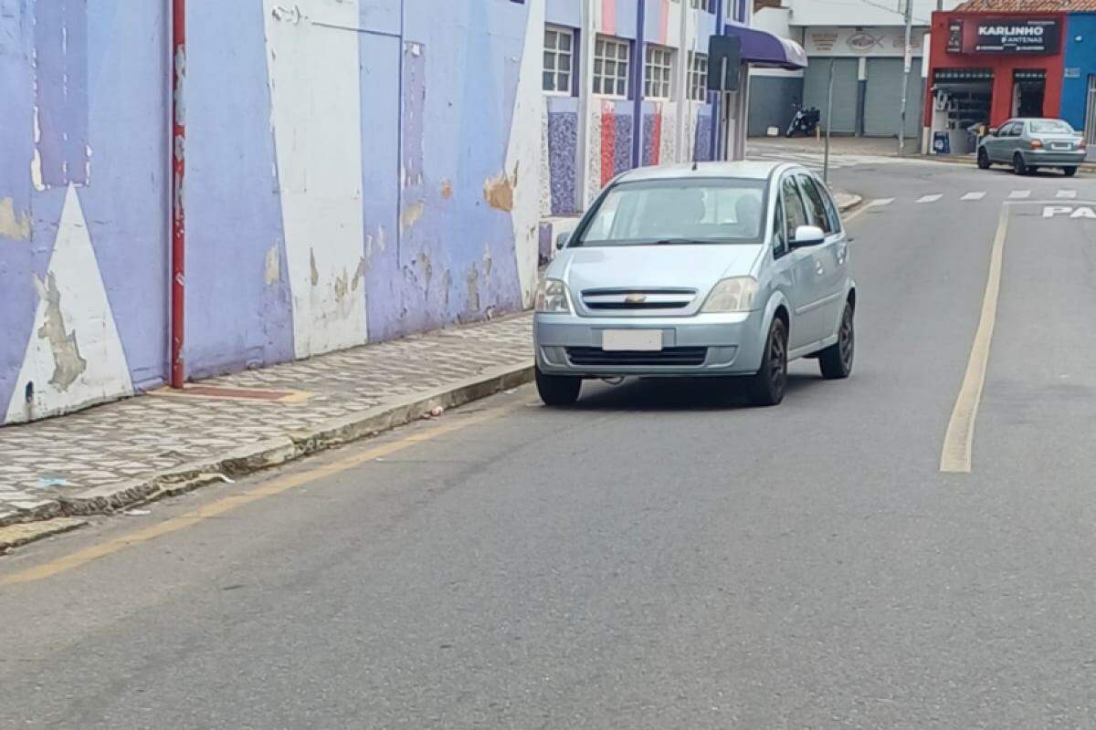 Carro do perseguidor foi fotografado por morador de Guará