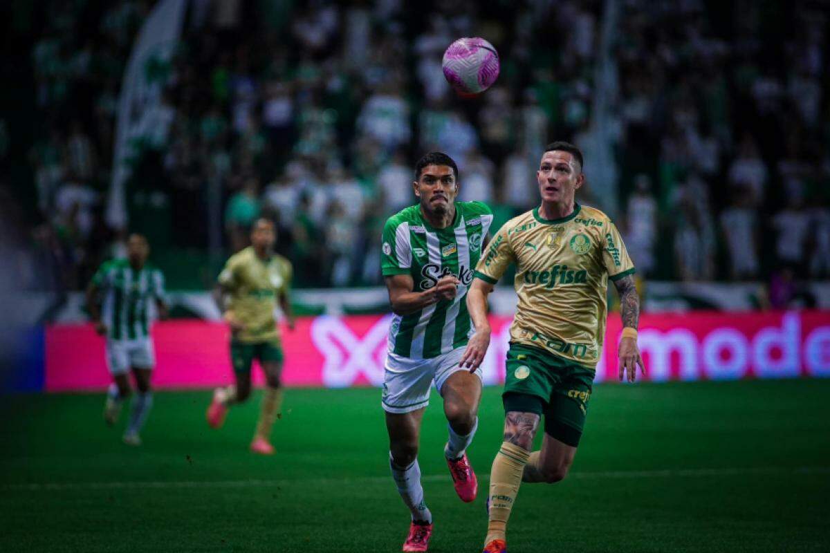 Estêvão abriu o placar para o Palmeiras, quebrando um recorde de Neymar. 