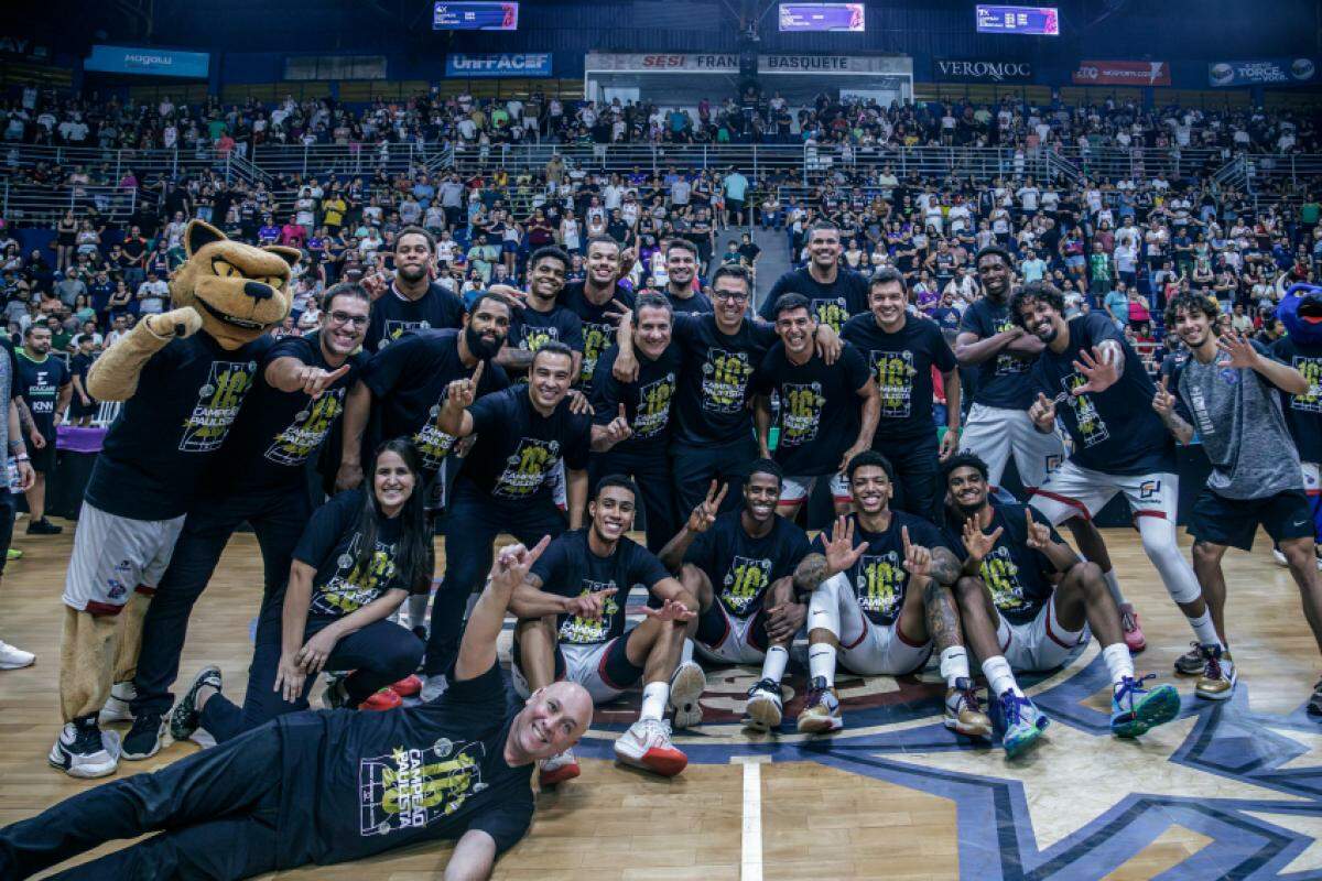 Basquete de Franca comemora seu 16º título do Campeonato Paulista