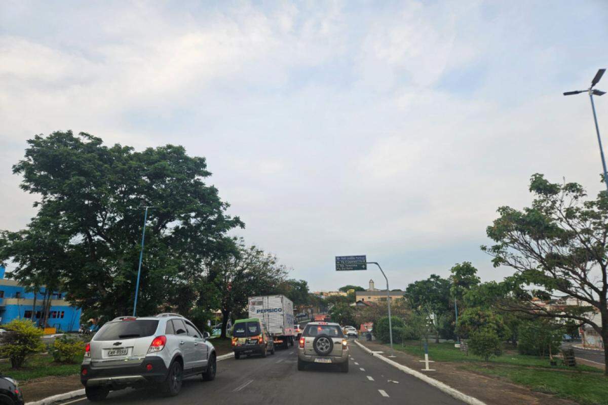 Céu visto da Rua Antonio Rodrigues Neto, na Vila Nossa Senhora das Graças