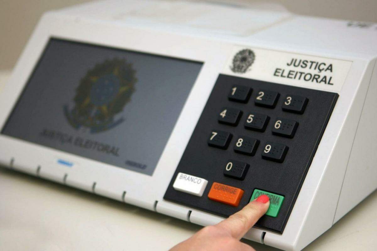 O voto é obrigatório para quem tem entre 18 e 70 anos