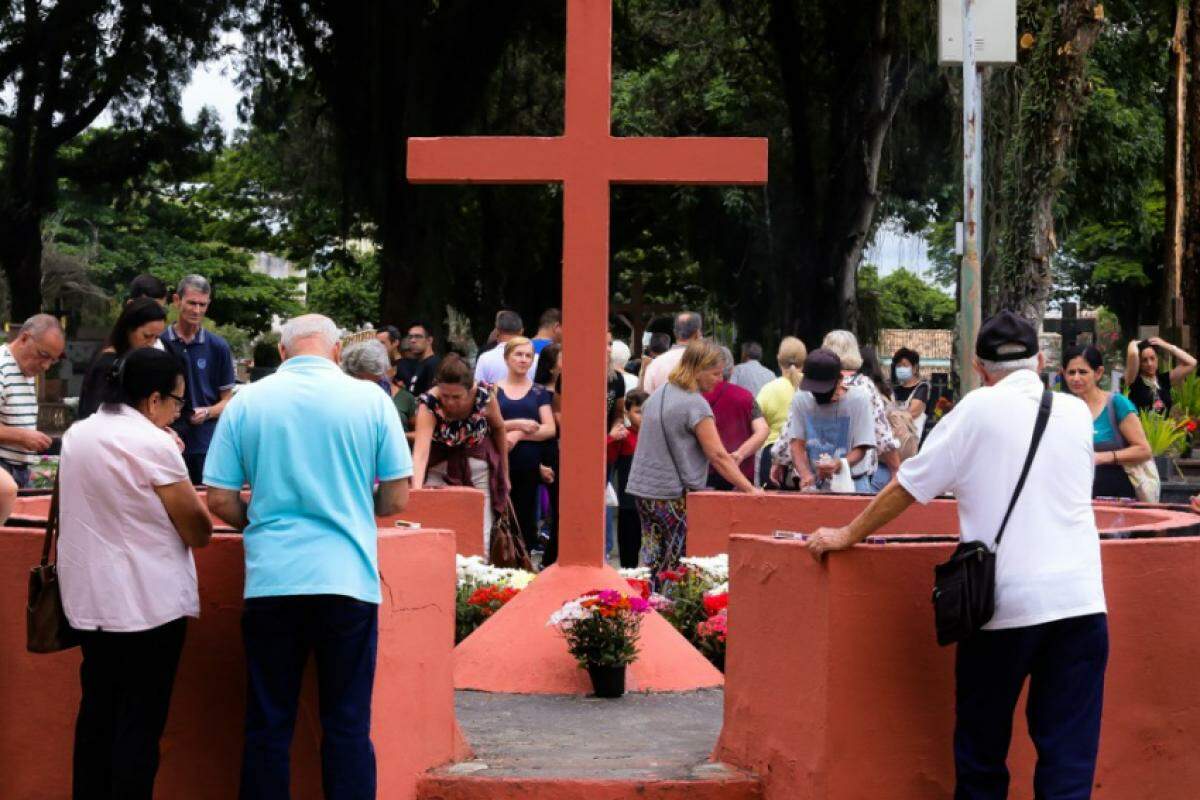 Cemitérios recebem visita neste sábado (2) 