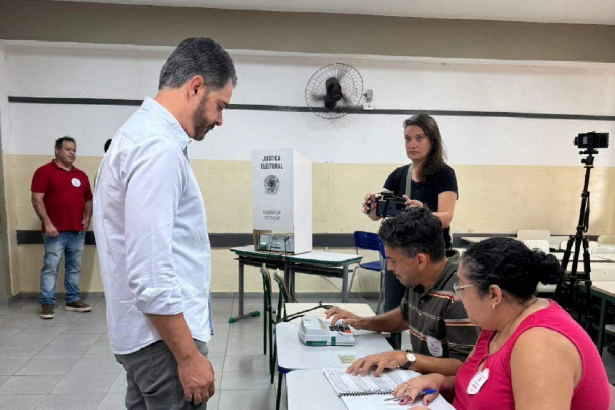 Ortiz Junior durante a votação desse domingo