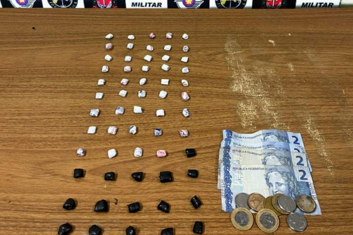 Durante a abordagem, foi localizado 65 pedras de crack e R$ 14,00 em dinheiro