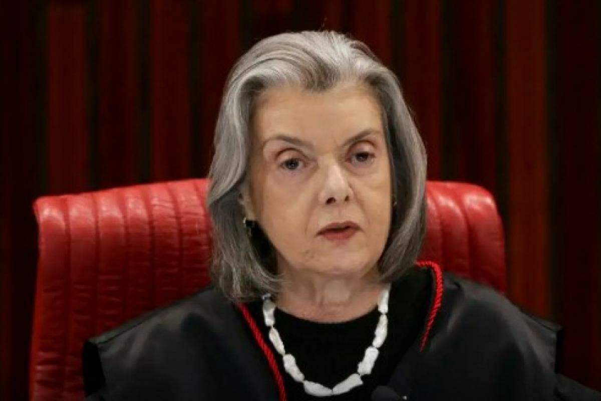  Ministra Cármen Lúcia, disse neste domingo (6) que as eleições seguem tranquilas 