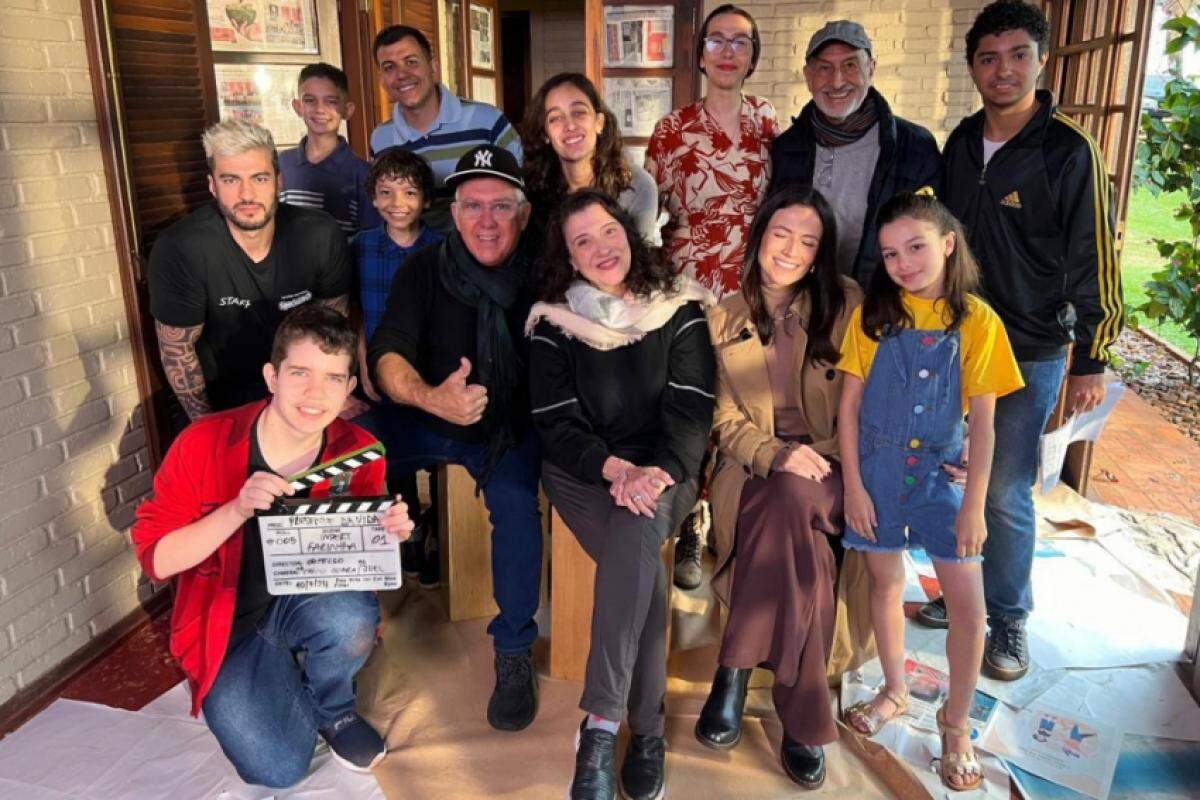 Elenco e equipe de gravação do curta “O Presente da Vida”