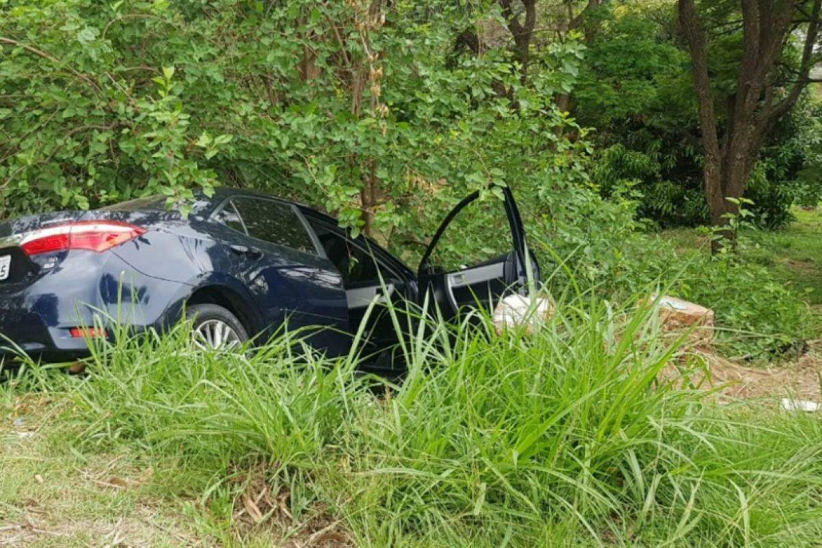 O suspeito caiu com o carro na ribanceira e foi preso pelos GMs