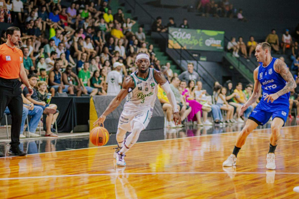 Destaque ofensivo do time bauruense, Dontrell Brite também é um dos cestinhas da atual edição do NBB Caixa, com média de 23.5 pontos por partida 